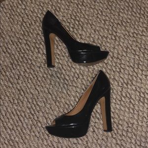 Black patent leather heels with peep toe